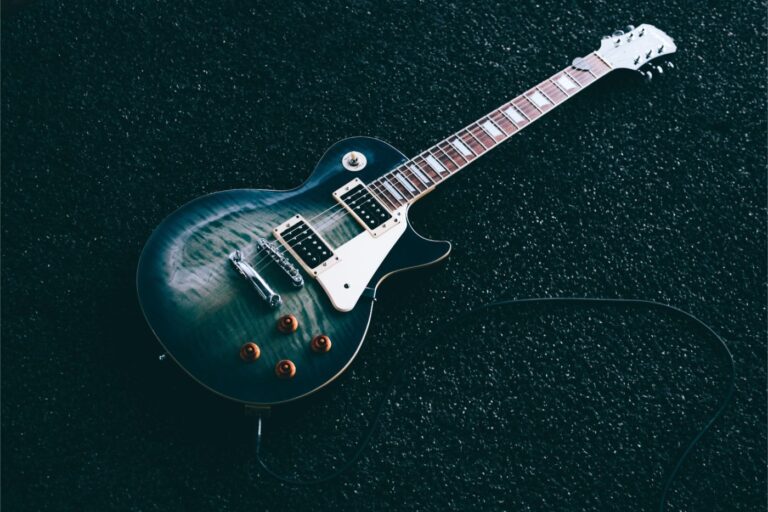 guitar1 1 768x512