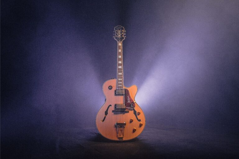 guitar3 2 768x512