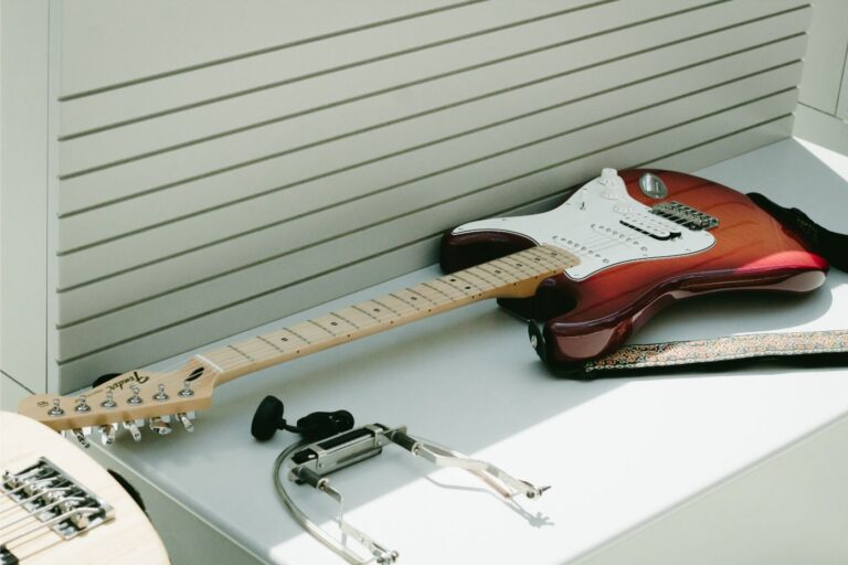 guitar4 4 768x512